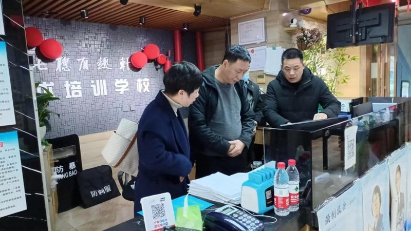 叉车证与挖掘机证：通用范围与区别解析